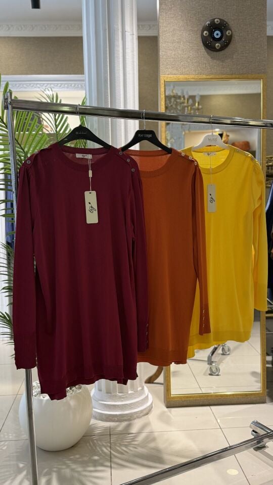 KOLLARI BÜZGÜLÜ DÜĞME DETAYLI RAYON TUNİK - KİREMİT