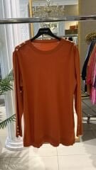 KOLLARI BÜZGÜLÜ DÜĞME DETAYLI RAYON TUNİK - KİREMİT