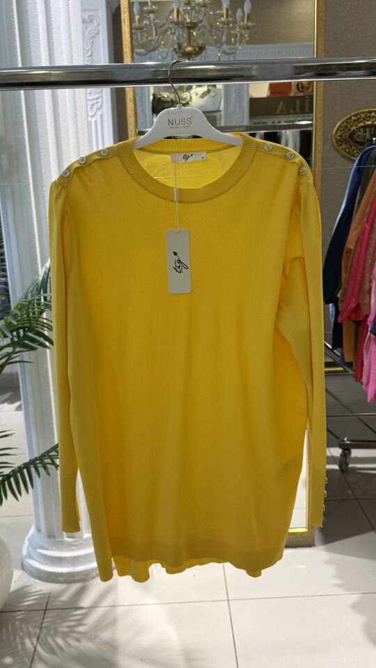 KOLLARI BÜZGÜLÜ DÜĞME DETAYLI RAYON TUNİK - SARI
