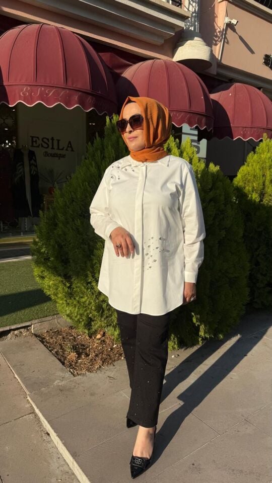 SEÇİL TAŞLI BEYAZ GÖMLEK