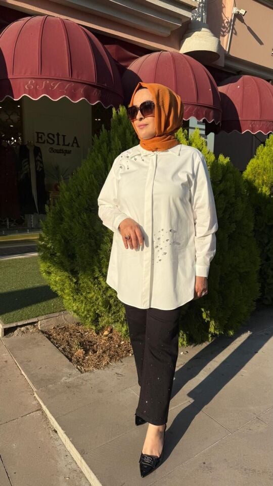 SEÇİL TAŞLI BEYAZ GÖMLEK