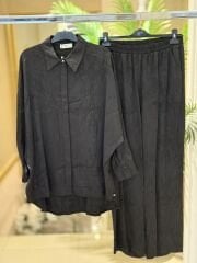 TığTriko - Kendinden Desenli Akıcı Saten Gömlek Pantolon Takım