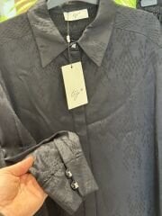 TığTriko - Kendinden Desenli Akıcı Saten Gömlek Pantolon Takım