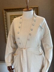 Fuat Gürşen 4703 Yaka Çift Düğme Detaylı Üçlü Takım -Ekru