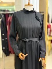 Fuat Gürşen Broş Detaylı Taşlı elbise