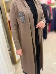 Nurcan Çetin Göğsü İşlemeli Triko Hırka Vizon